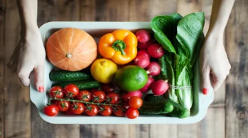 تذبذب الأسعار.. سعر الطماطم وخضروات وفاكهة متنوعة الاثنين